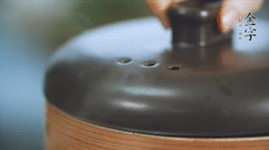 水開后轉(zhuǎn)中火蒸50-60分鐘。