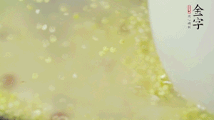 糯米、紅豆浸泡1小時，和小米一起入電飯鍋蒸熟。