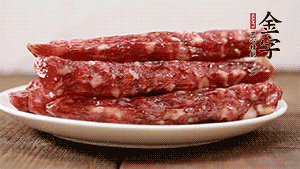 金字香腸切小段備用。