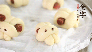 上鍋大火蒸20分鐘后，關(guān)火燜5分鐘就可以了。