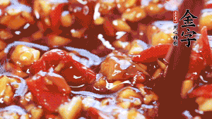 加入蒜末后攪拌均勻，讓每一種味道更加融合。(這個醬汁是不是看起來很誘人啊^_^)