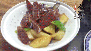 加少量生抽、鹽、糖、雞精調(diào)味，炒熟出鍋即可。