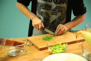 當然，如果你愛吃蔥，可以切點蔥花加入。