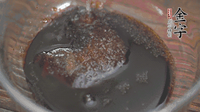 調(diào)配醬汁：耗油、生抽、老抽、糖、鹽、清水?dāng)嚢杈鶆颉?>
					</div>
					<span>步驟 3/5</span>
					<p>調(diào)配醬汁：耗油、生抽、老抽、糖、鹽、清水?dāng)嚢杈鶆颉?/p>
				</li><li>
					<div   id=