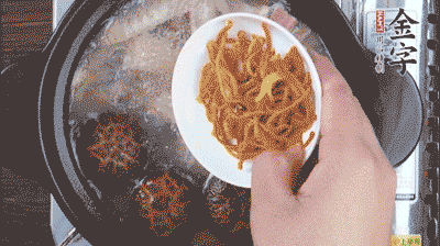 放蟲草花再煮10分鐘。