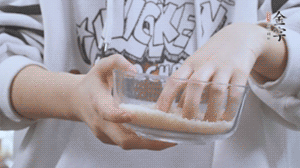 大米提前放浸泡1小時。