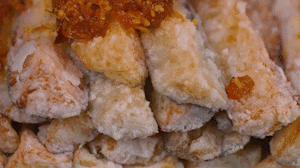 茄子撈出后放入雞精和XO醬拌均勻。
