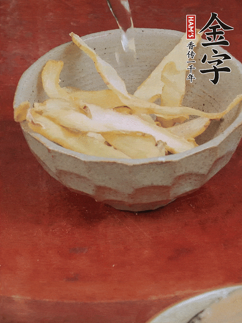 玉竹、花菇分別清水泡發(fā)。