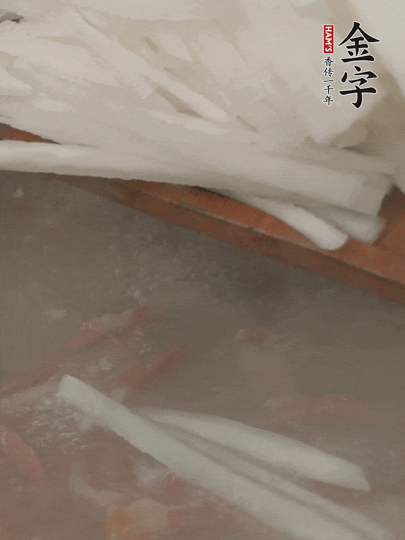 放蘿卜絲，燉5分鐘。