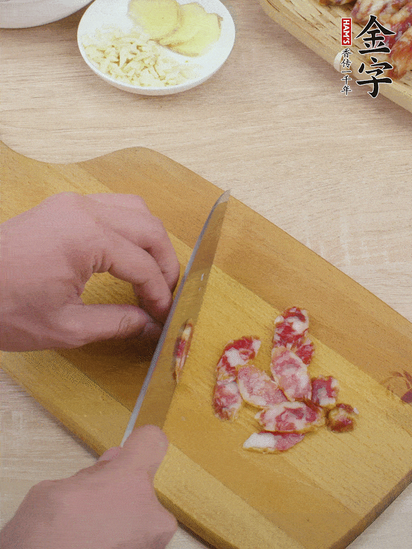 金字土香腸切片。