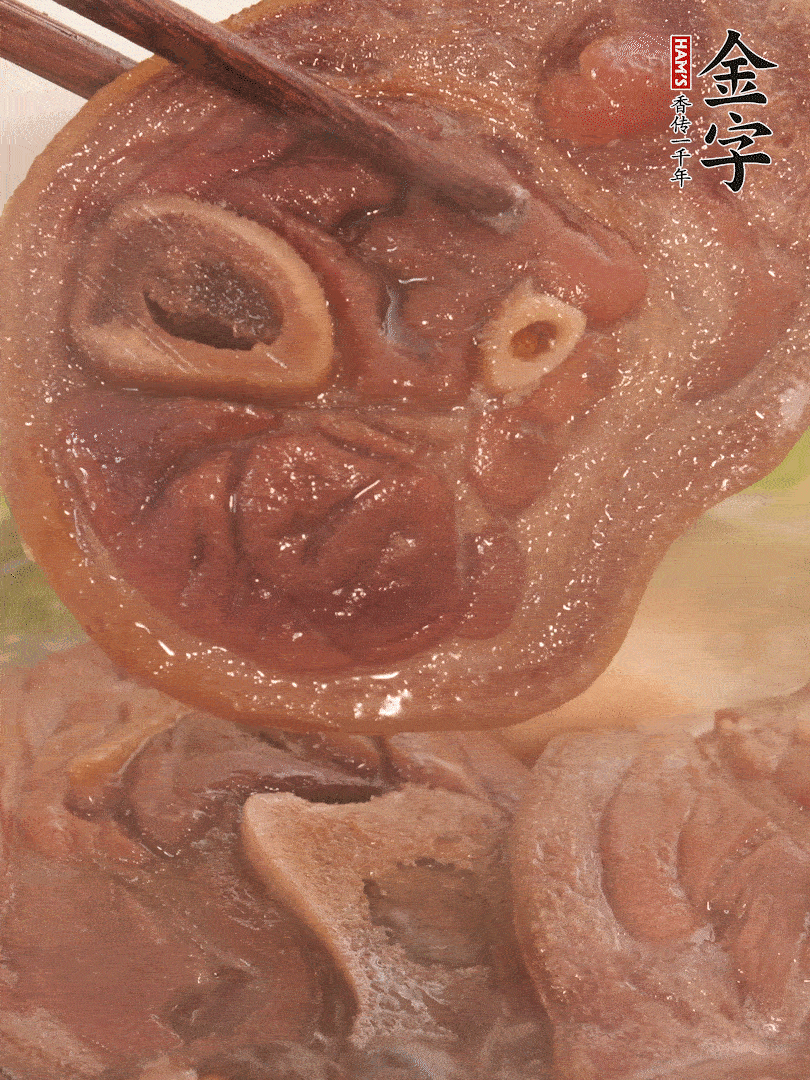 大火燒開后，調(diào)成小火燜煮30分鐘，煮至蓮藕軟糯。