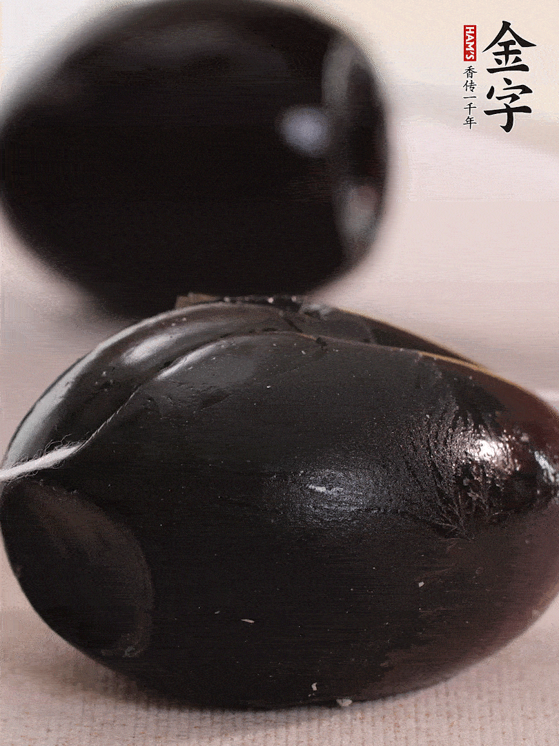 娃娃菜金針菇去跟洗凈，皮蛋改刀。