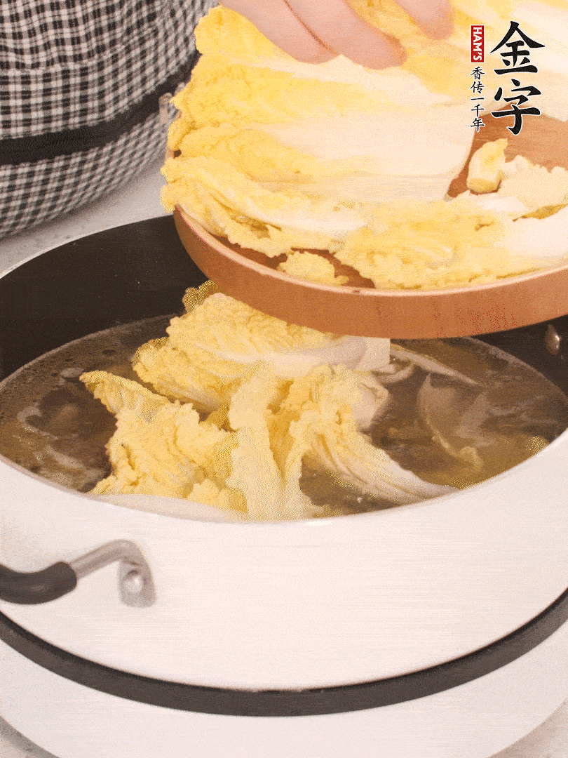 放入娃娃菜、金針菇再燉煮5分鐘。