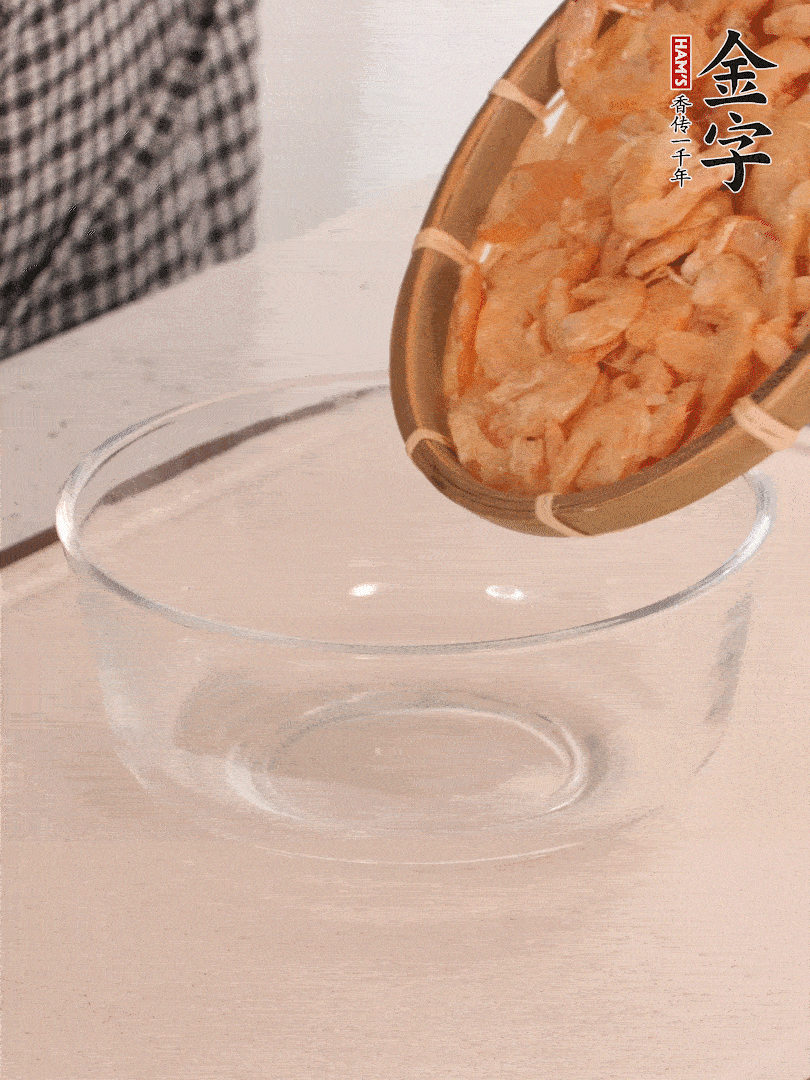 海米提前用溫水浸泡一會。