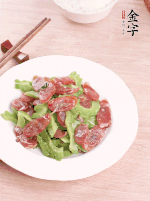 一小撮糖調(diào)味。