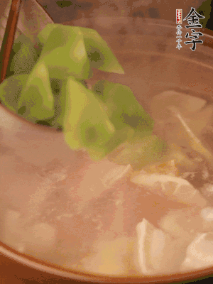 再加入焯水過的百葉結、萵筍塊燉15-20分鐘。