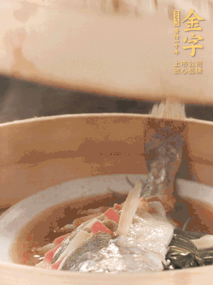 蒸鍋上汽后，中火蒸10分鐘，關(guān)火燜2分鐘。