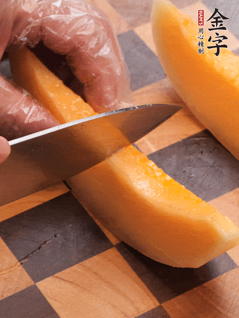 火腿包裹哈密瓜，按圓形擺放