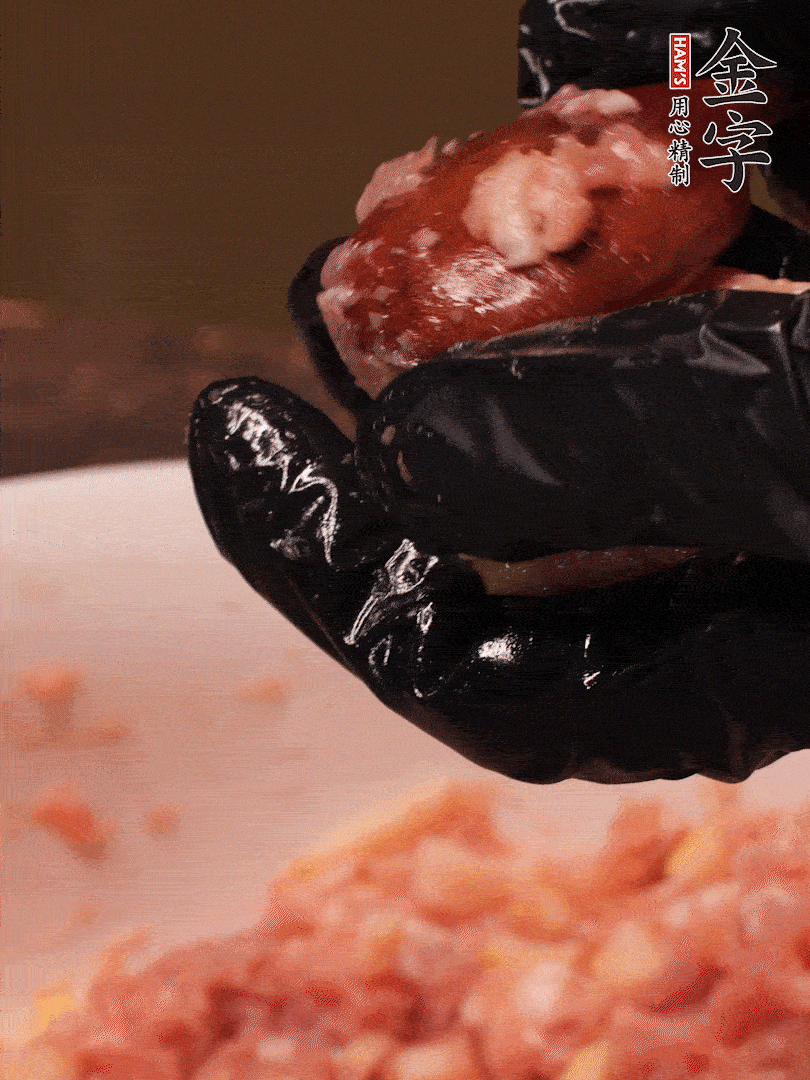 攪拌上勁，15g食用油，再攪拌一下，分成30g小圓球，冰凍1小時(shí)