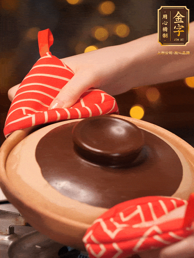 想要有嘎嘣脆鍋巴的關(guān)鍵（傾斜砂鍋，讓每個側(cè)邊都均勻加熱一分鐘）