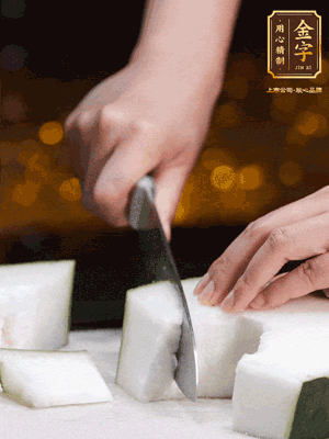 薏米提前浸泡好。冬瓜帶皮洗凈切塊