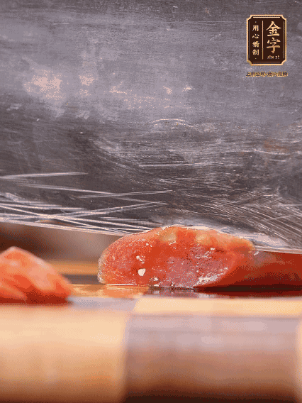 臘腸蒸熟，切片備用