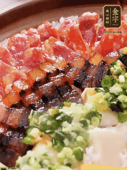 淋上蔥姜醬和少許醬油，攪拌均勻