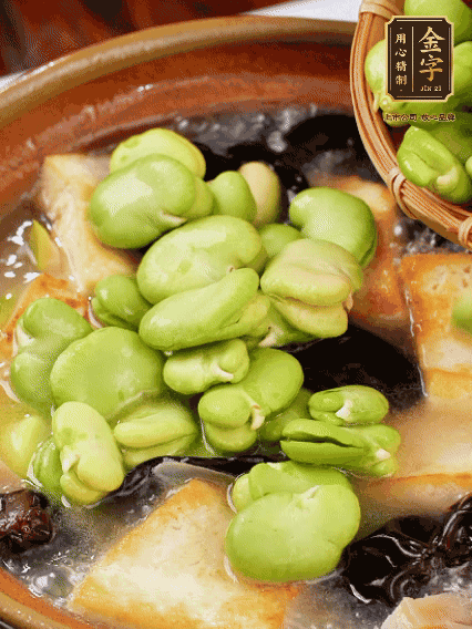 最后可以放豆瓣、木耳煮熟，依照個人口味加點鹽調(diào)味