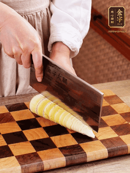 春筍切片，焯水1分鐘