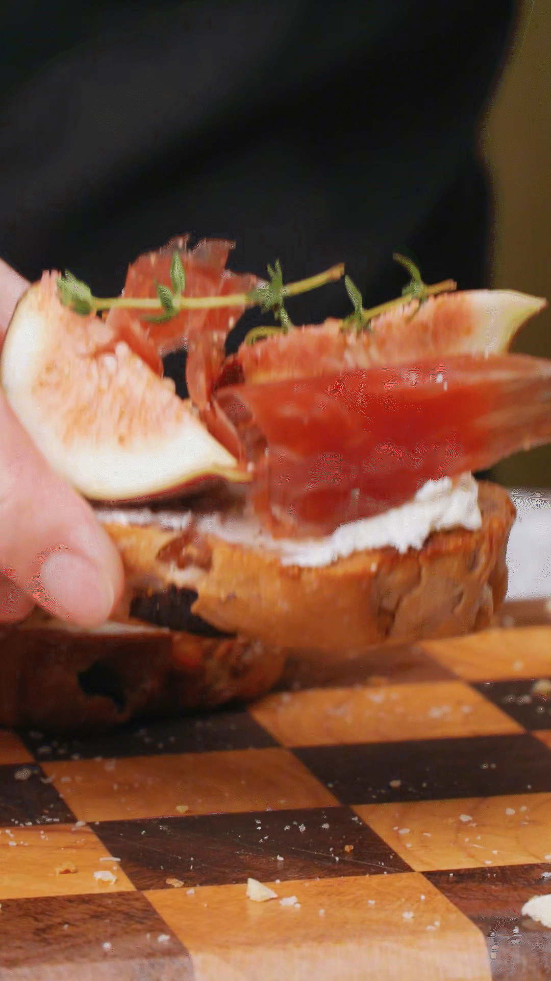 歐包切片，烤箱180°復(fù)烤10分鐘
