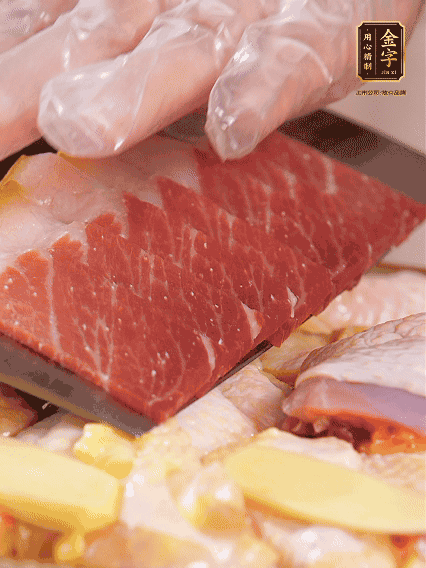 碼上金字火腿片，上鍋蒸足40分鐘