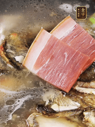 大火燒開，大火煮10~15分鐘。放入切好的豆腐，再煮5分鐘大火燒開，大火煮10~15分鐘。放入切好的豆腐，再煮5分鐘